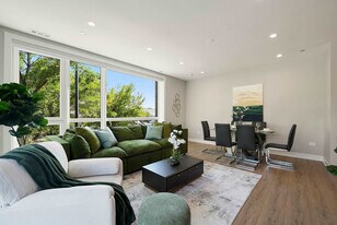 2344 W Polk St in Chicago, IL - Building Photo