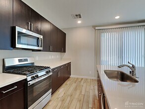 6852 Whisper Canyon Pl in North Las Vegas, NV - Building Photo - Building Photo