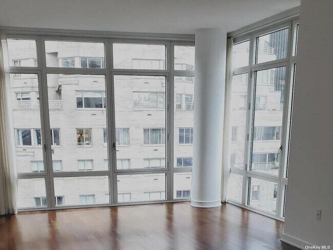 207 E 57th St-Unit -16 B in New York, NY - Building Photo - Building Photo