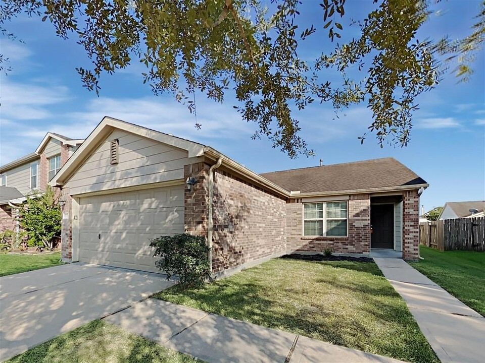 3402 Legends Garden Dr in Spring, TX - Foto de edificio