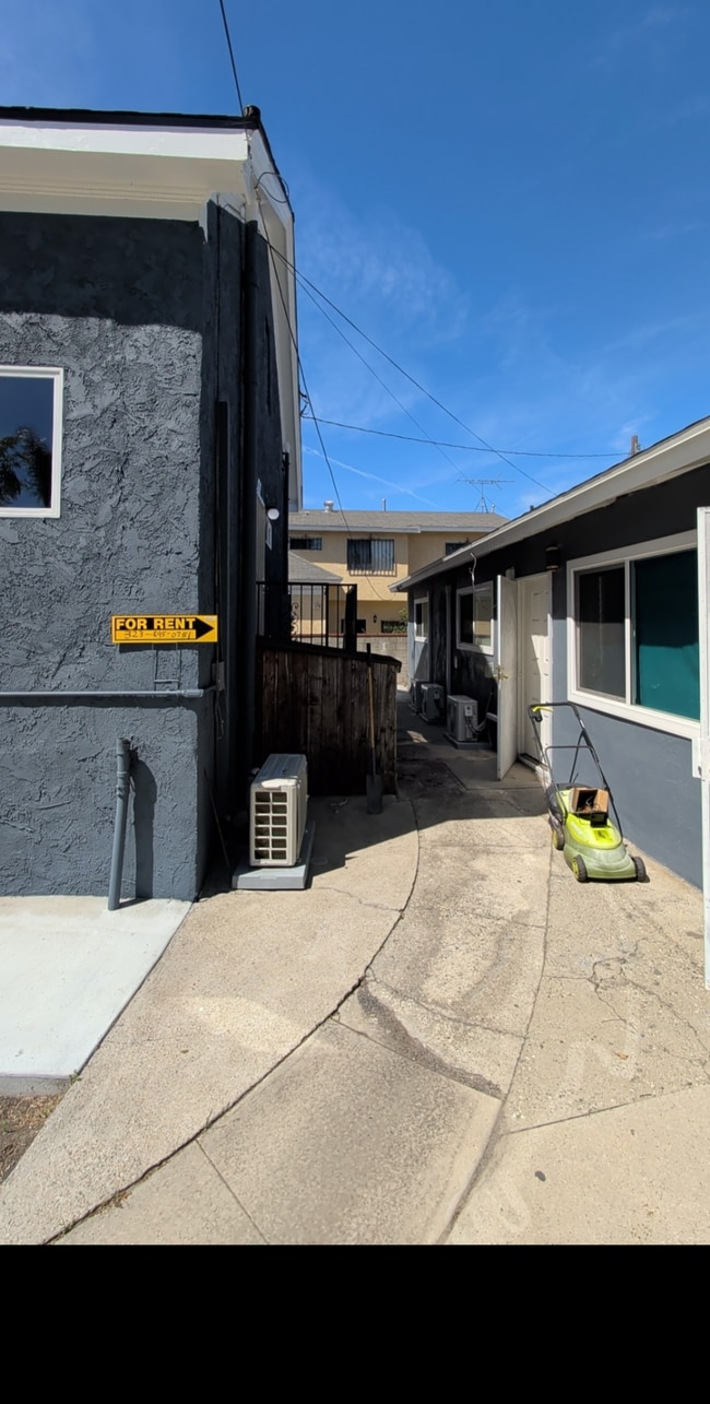 2931 Manitou Ave, Unit 2931 1/2 Manitou