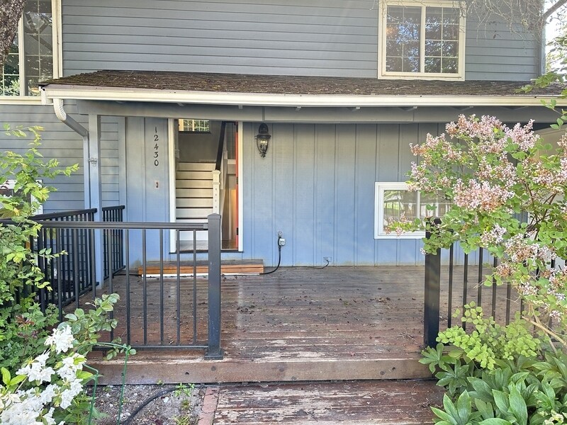 12430 98th Ave NE in Kirkland, WA - Building Photo