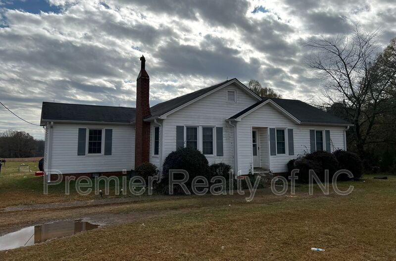3750 US Hwy 158 in Mocksville, NC - Building Photo