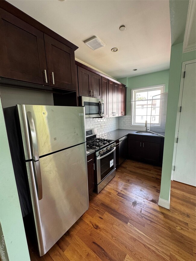 138-14 Brookville Blvd in Queens, NY - Foto de edificio - Building Photo