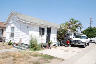 919 E 55th St in Los Angeles, CA - Building Photo - Building Photo