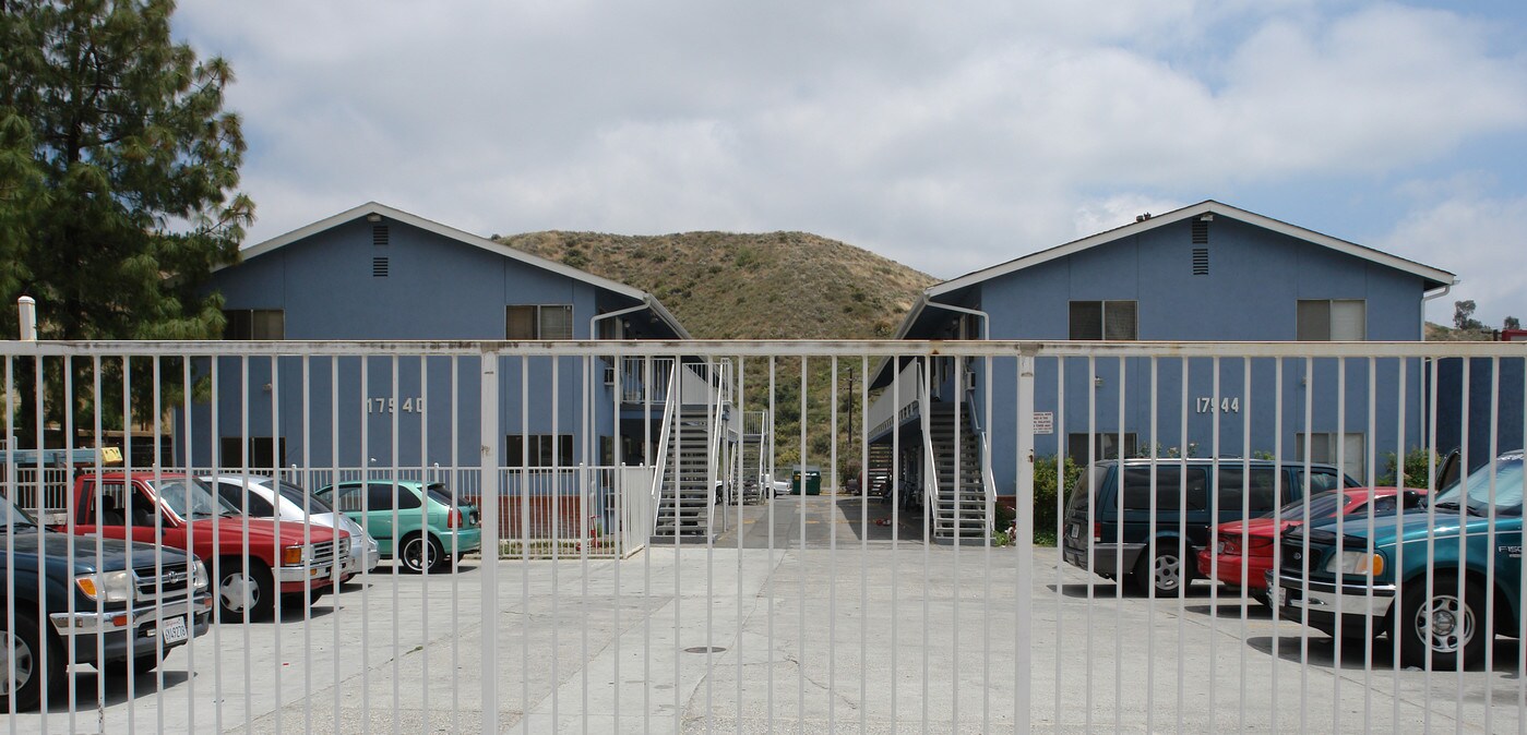 Sierra Apartments in Canyon Country, CA - Building Photo