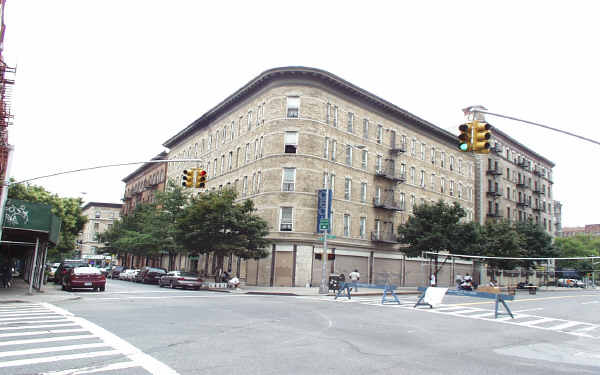 208 W 119th St in New York, NY - Building Photo - Building Photo