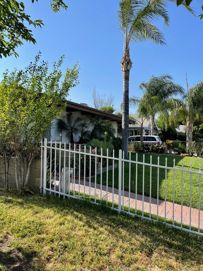 1626 Genevieve St in San Bernardino, CA - Building Photo - Building Photo