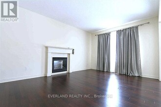 136 Mooney St in Bradford West Gwillimbury, ON - Building Photo - Building Photo