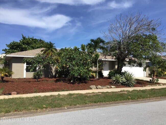 212 Ocean Breeze Cir, Unit 1 in Indialantic, FL - Building Photo - Building Photo
