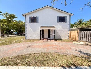 1675 W 68th St in Hialeah, FL - Building Photo - Building Photo