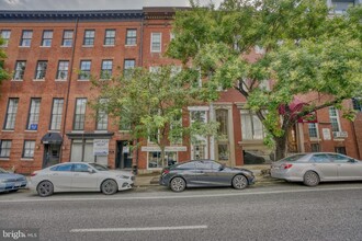 810 N Calvert St in Baltimore, MD - Building Photo - Building Photo