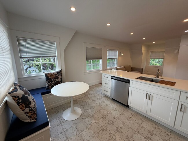 property at 879 E 28th St