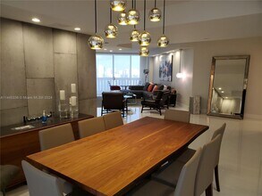 3000 Island Blvd in Aventura, FL - Building Photo - Building Photo