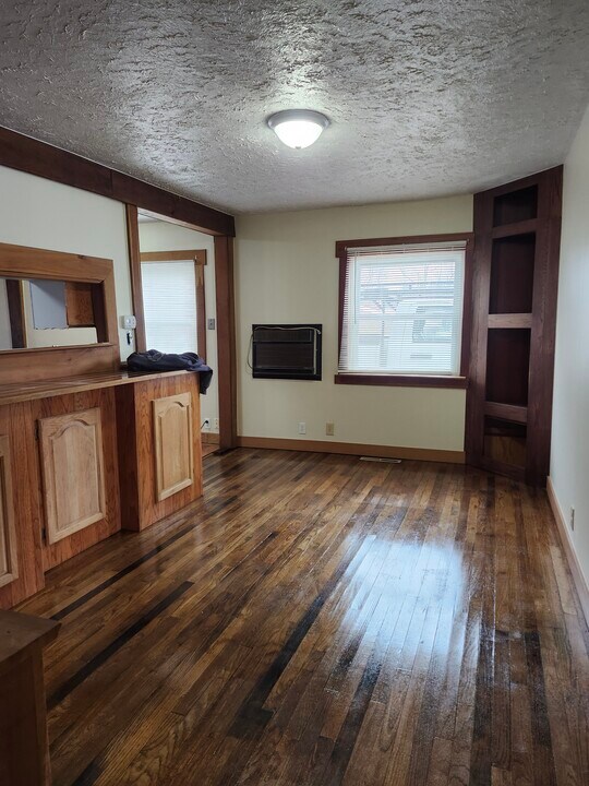 11101 New Delaware Rd in Mount Vernon, OH - Building Photo