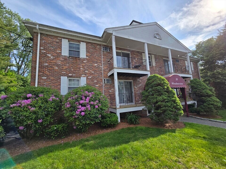 38 Bennett St in Wakefield, MA - Building Photo