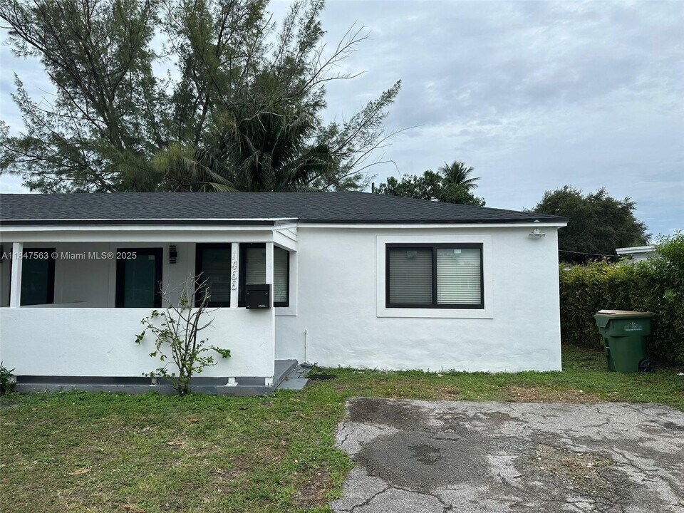 1466 NE 135th St in North Miami, FL - Building Photo