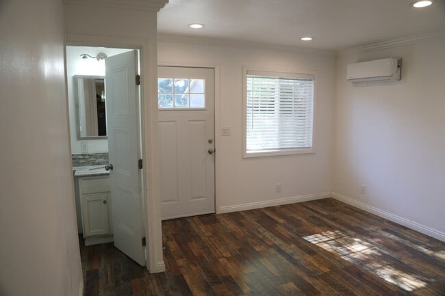 211 N Huntington St in San Fernando, CA - Building Photo - Building Photo