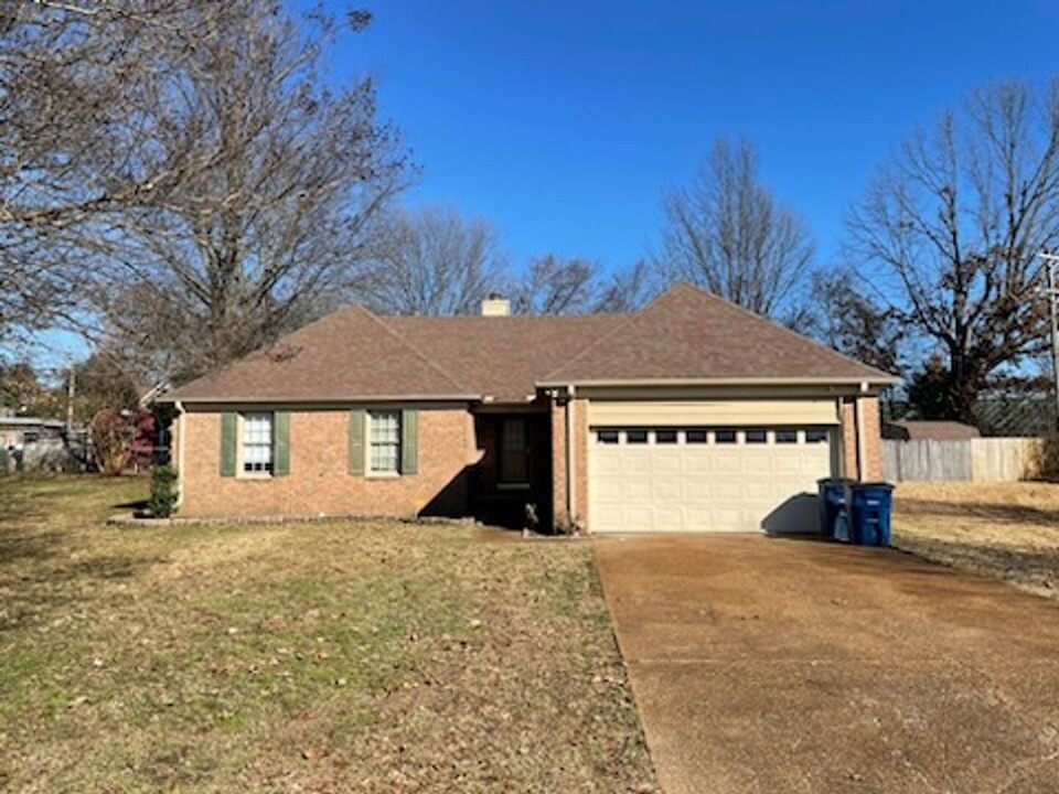 7448 Kingcrest Cove in Olive Branch, MS - Building Photo