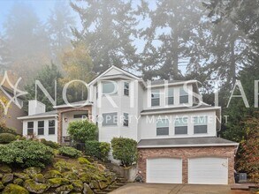 12033 SW Sylvania Ct in Portland, OR - Building Photo - Building Photo