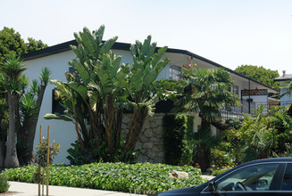 205 Los Aguajes Ave in Santa Barbara, CA - Building Photo - Building Photo