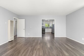 1577 Pine Ave in Long Beach, CA - Building Photo - Building Photo