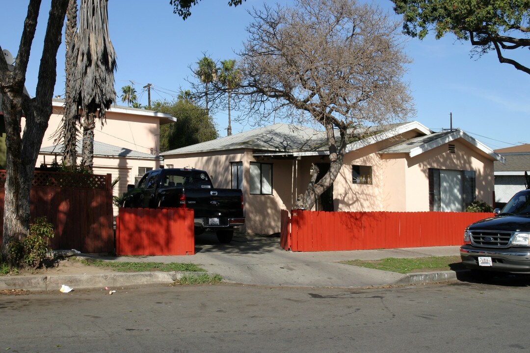 2211 E Spaulding Way in Long Beach, CA - Building Photo