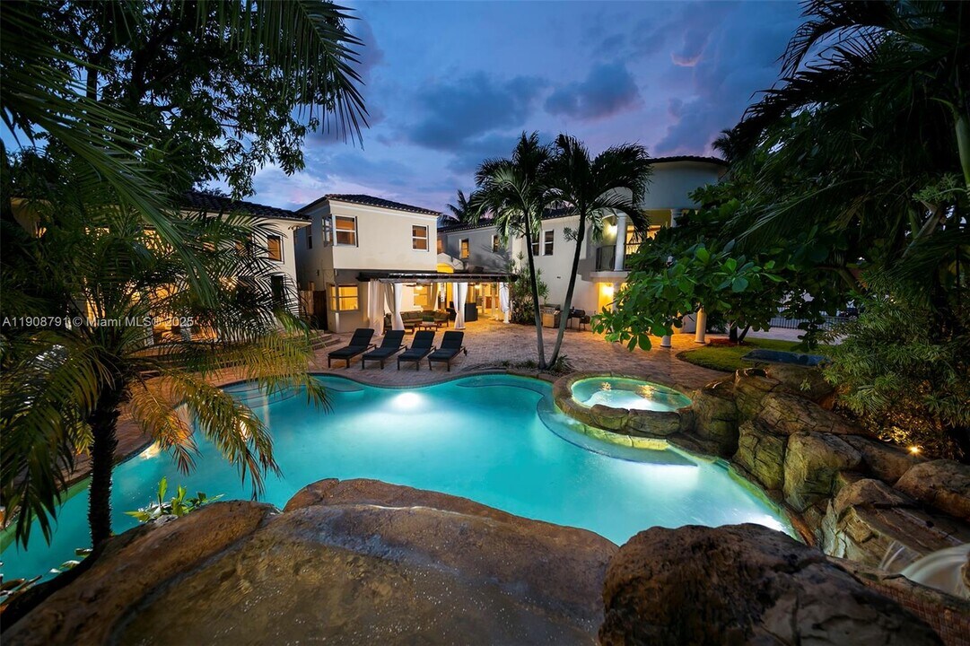 1051 NE 89th St in Miami, FL - Building Photo