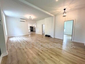 210 Burlington St E in Hamilton, ON - Building Photo - Building Photo