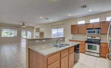 10585 Gambassi Ct in Las Vegas, NV - Building Photo - Building Photo