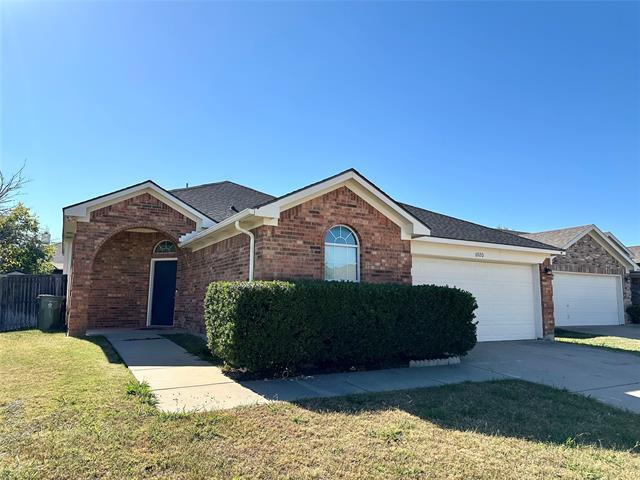 6920 Misty Meadow Ln in Arlington, TX - Building Photo