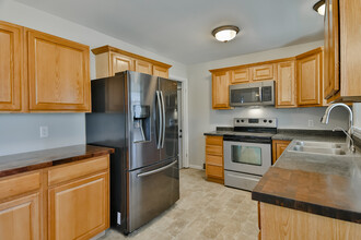 800 Clifford Ave in Loves Park, IL - Foto de edificio - Building Photo
