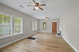 556 Holly St NW in Atlanta, GA - Building Photo - Building Photo
