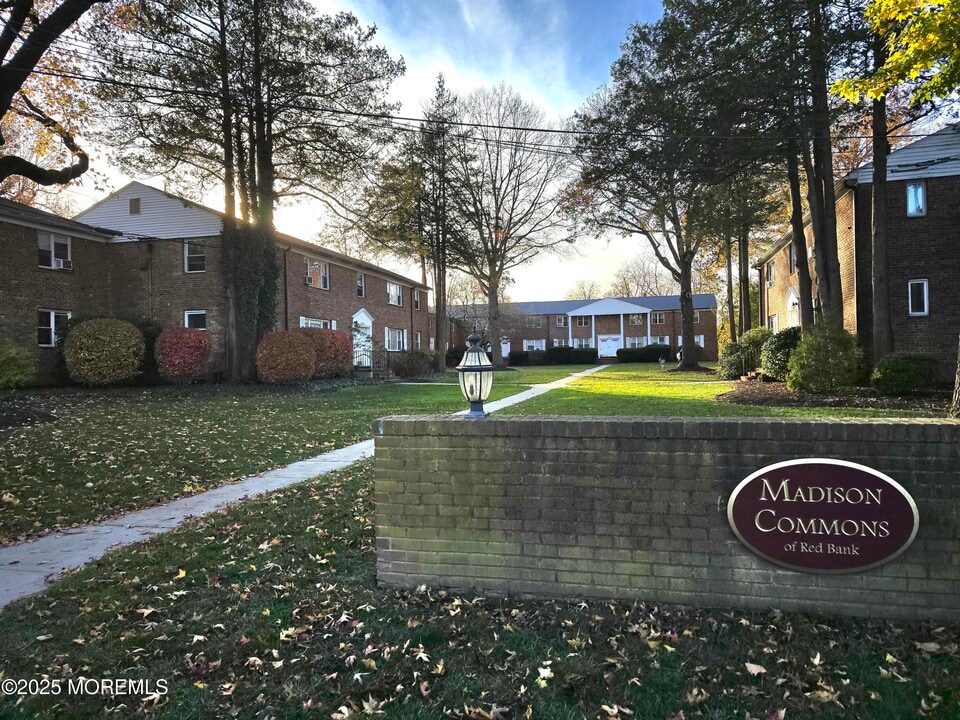 142 South St in Red Bank, NJ - Building Photo