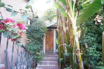 407 S Coronado St in Los Angeles, CA - Foto de edificio - Building Photo