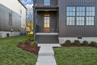 2715 Batavia St in Nashville, TN - Building Photo - Building Photo