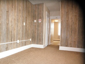26 Main St S, Unit 2 in Hutchinson, MN - Building Photo - Building Photo