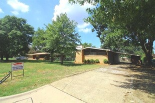 149 Hedgerow Ln in Lewisville, TX - Building Photo