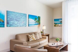 777 N Ocean Dr in Hollywood, FL - Building Photo