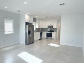 6331 SW 23rd St in Miami, FL - Foto de edificio - Building Photo