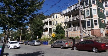 207 Summer St in Somerville, MA - Foto de edificio - Building Photo