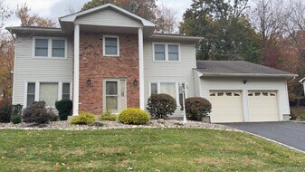 71 Jolliffe Ave in Congers, NY - Building Photo