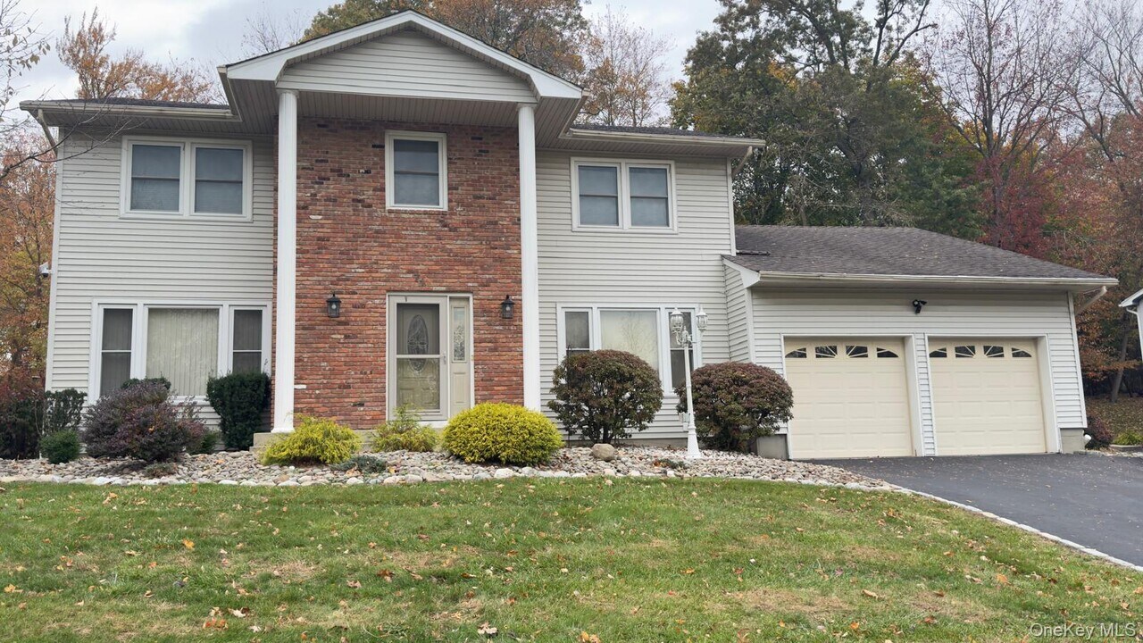 71 Jolliffe Ave in Congers, NY - Building Photo