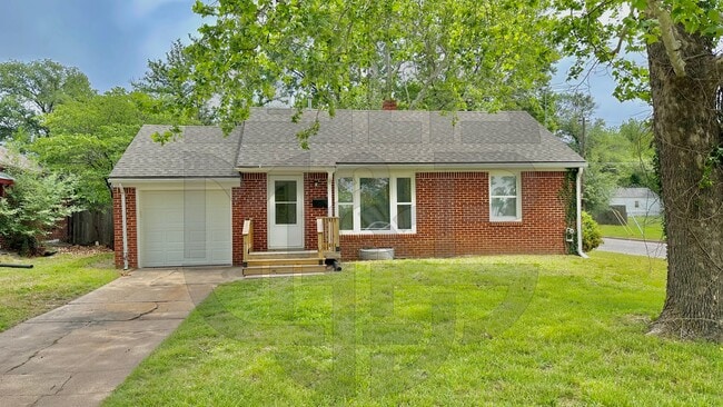 1102 N Crestway St in Wichita, KS - Building Photo - Building Photo