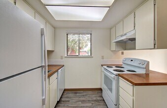 10523-10523 NE 10th St in Vancouver, WA - Building Photo - Building Photo