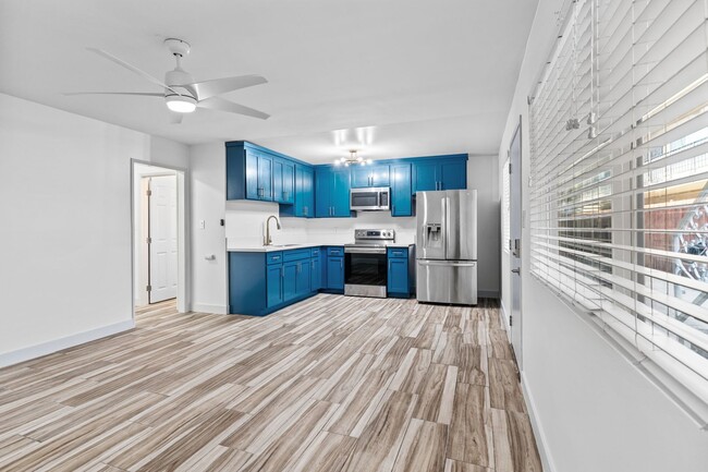 1332 Walnut Ave, Unit 04 in Long Beach, CA - Foto de edificio - Building Photo