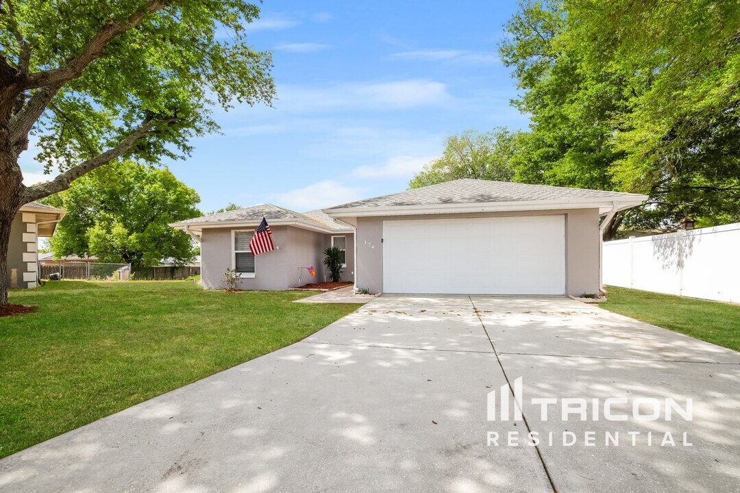 174 Lake Daisy Terrace in Winter Haven, FL - Building Photo