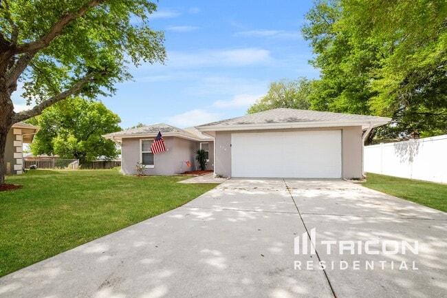 property at 174 Lake Daisy Terrace