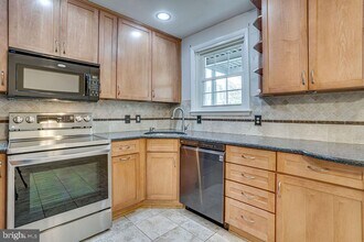 2731 S Walter Reed Dr in Arlington, VA - Building Photo - Building Photo