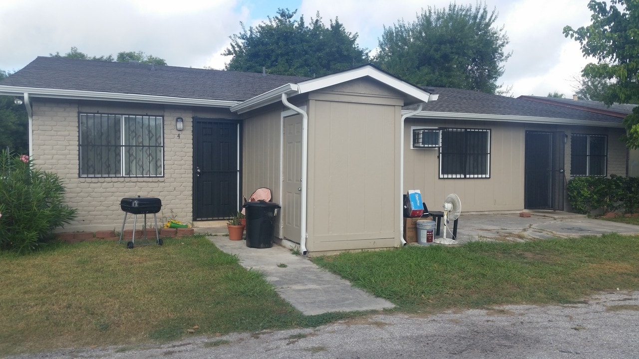 7146 Glen Ter in San Antonio, TX - Building Photo